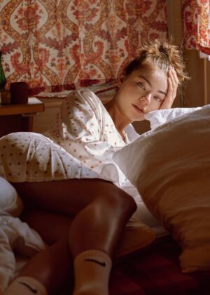 Evy R Model Eva R. – The Model Booker